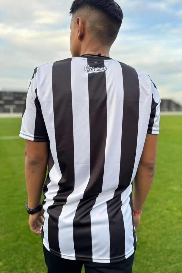 REMERA RAYADA 1898 - Imagen 3