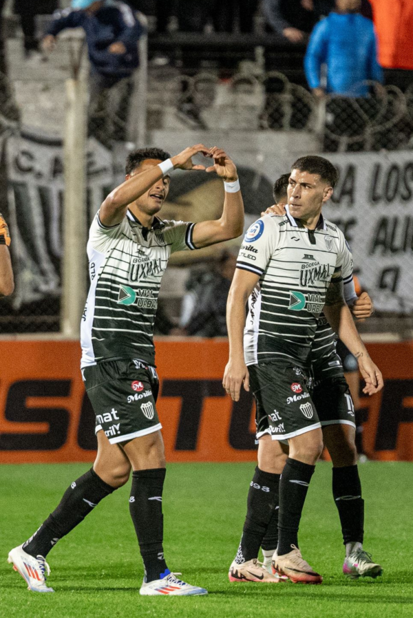 CAMISETA ALTERNATIVA COACH 2025 - Imagen 3