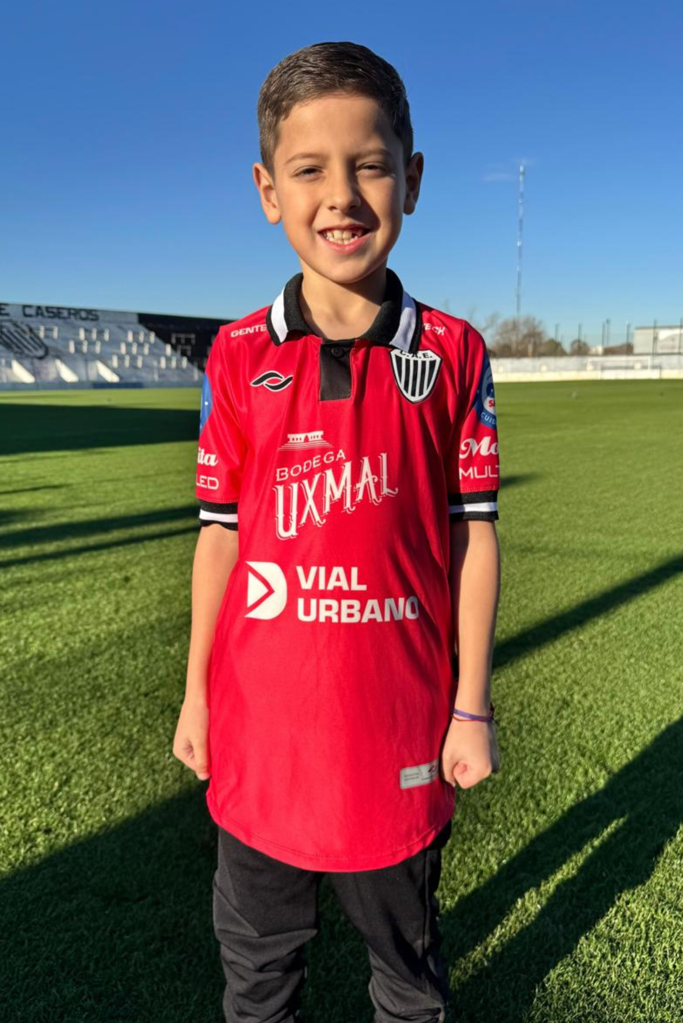 CAMISETA COACH ROJA / NIÑO 2025