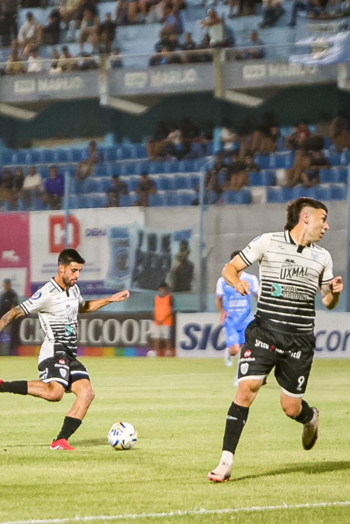 SHORT DE JUEGO NEGRO COACH 2025