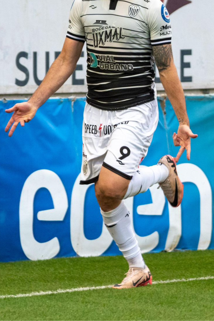 SHORT DE JUEGO BLANCO COACH 2025